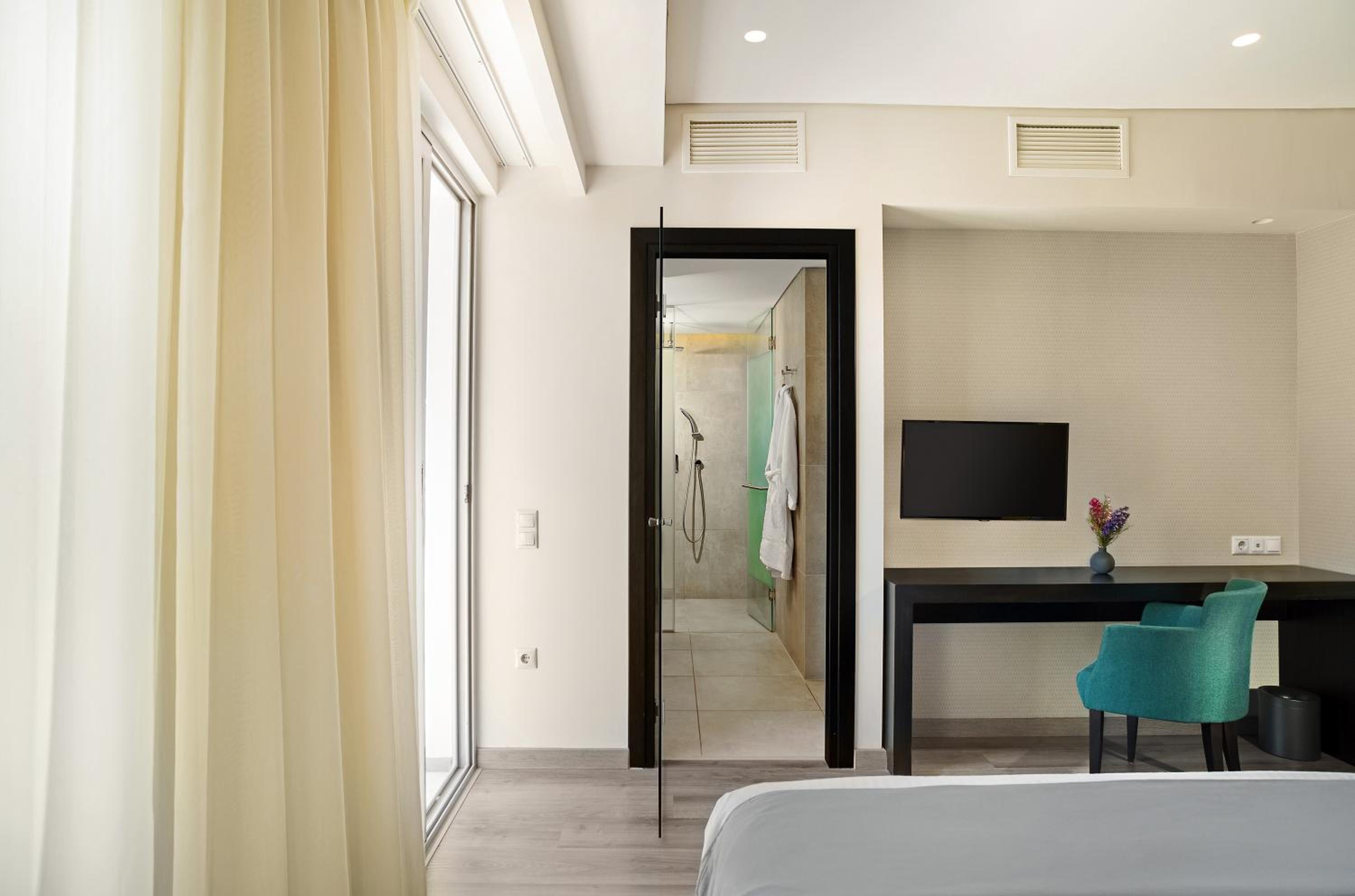 غرفة ديلوكس بسرير مزدوج بشرفة، Lozenge Hotel 7/10