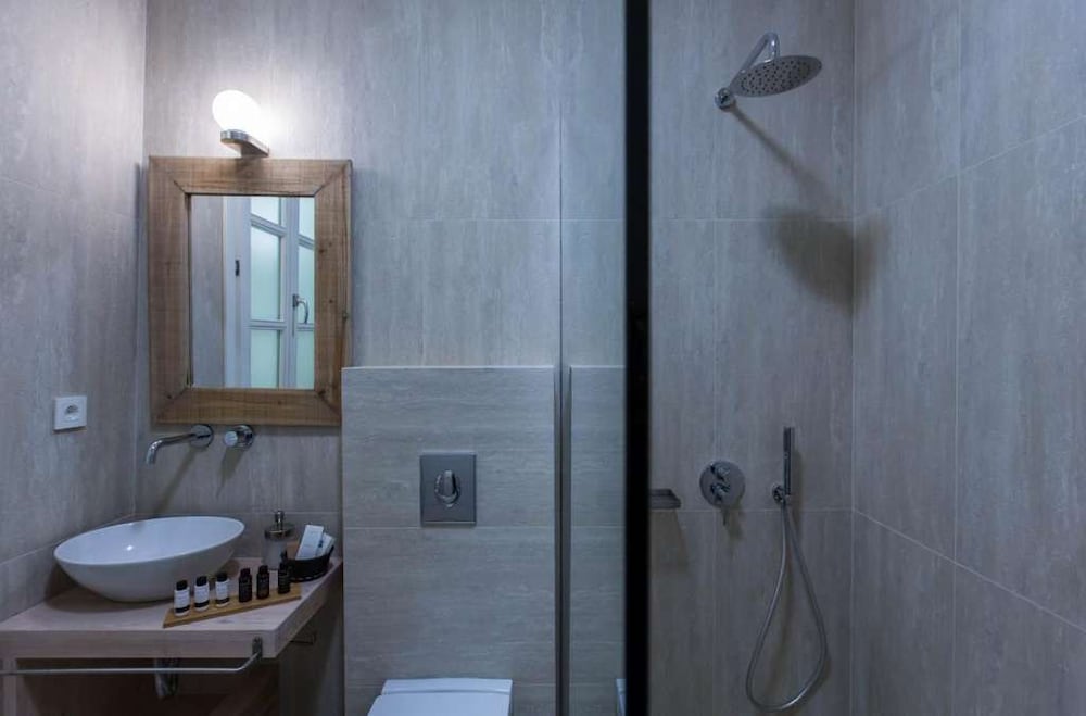 Amymone Suites 49/50