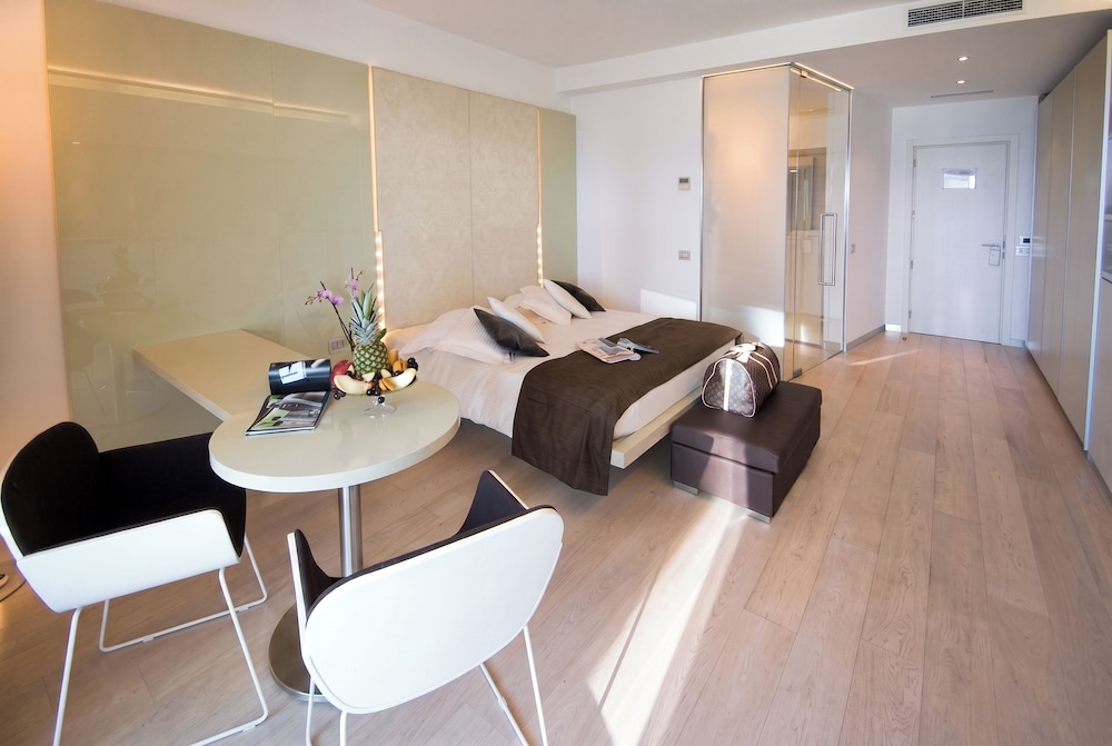 Hotel Premier & Suites 40/60