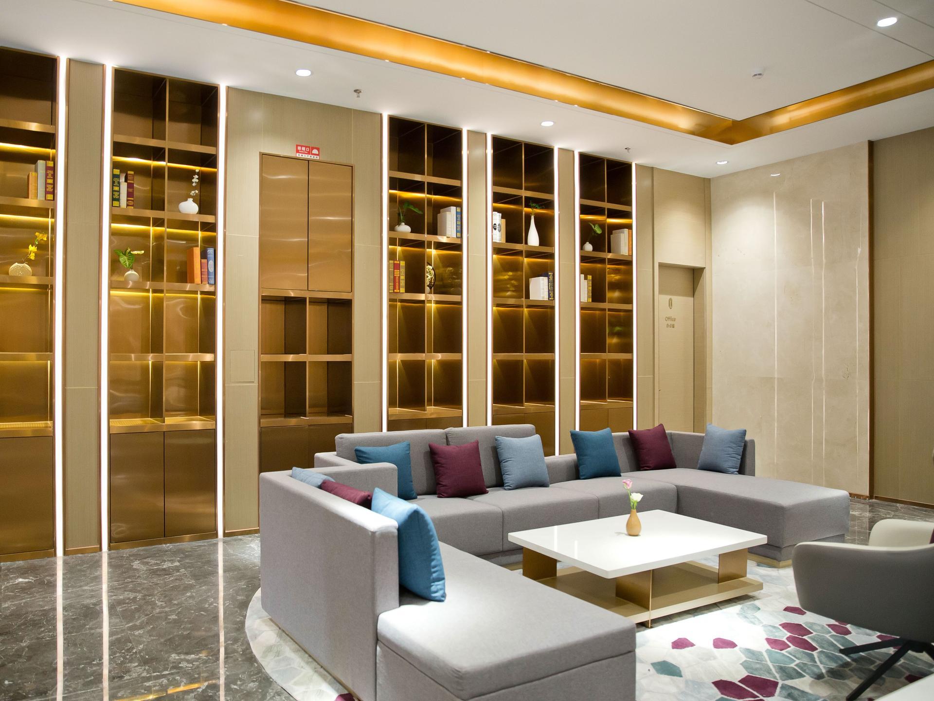 Lavande Hotel (Shenzhen Luohu Shuibei Cuizhu Metro Station) 38/48