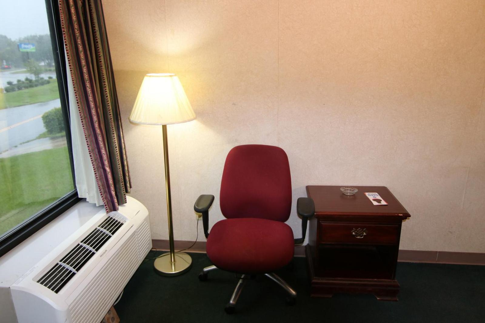 Executive Inn Kershaw 12/25