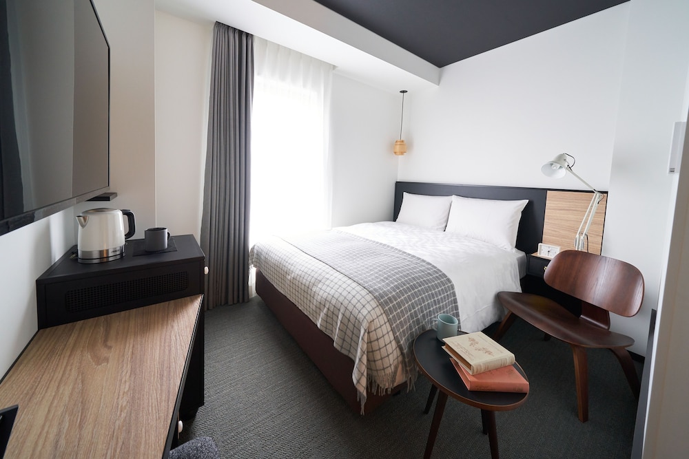 ROOM, SINGLE