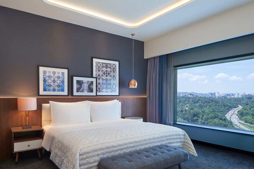 LE MERIDIEN KUALA LUMPUR 16/83