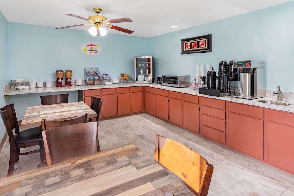 Super 8 by Wyndham Kinder/Coushatta near Casino 27/38