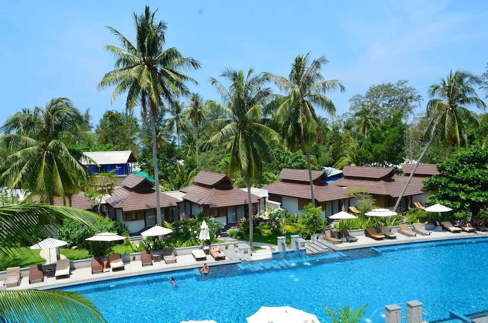 Maehaad Bay Resort - Tap to explore photos