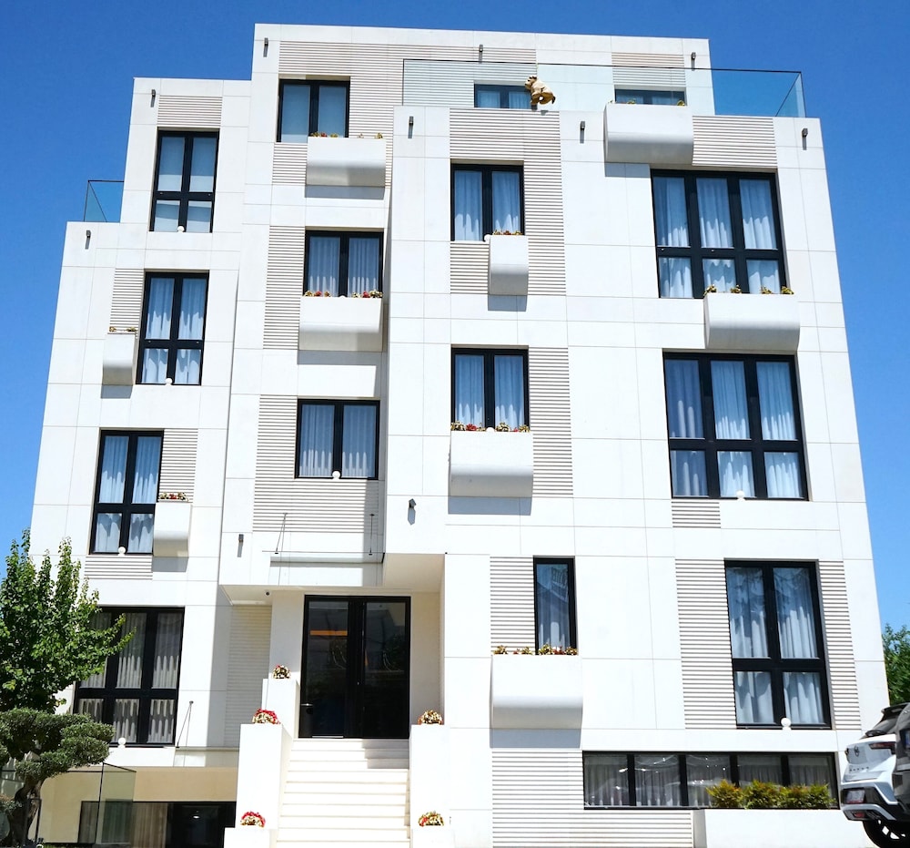 Arbnor Hotel 6/50