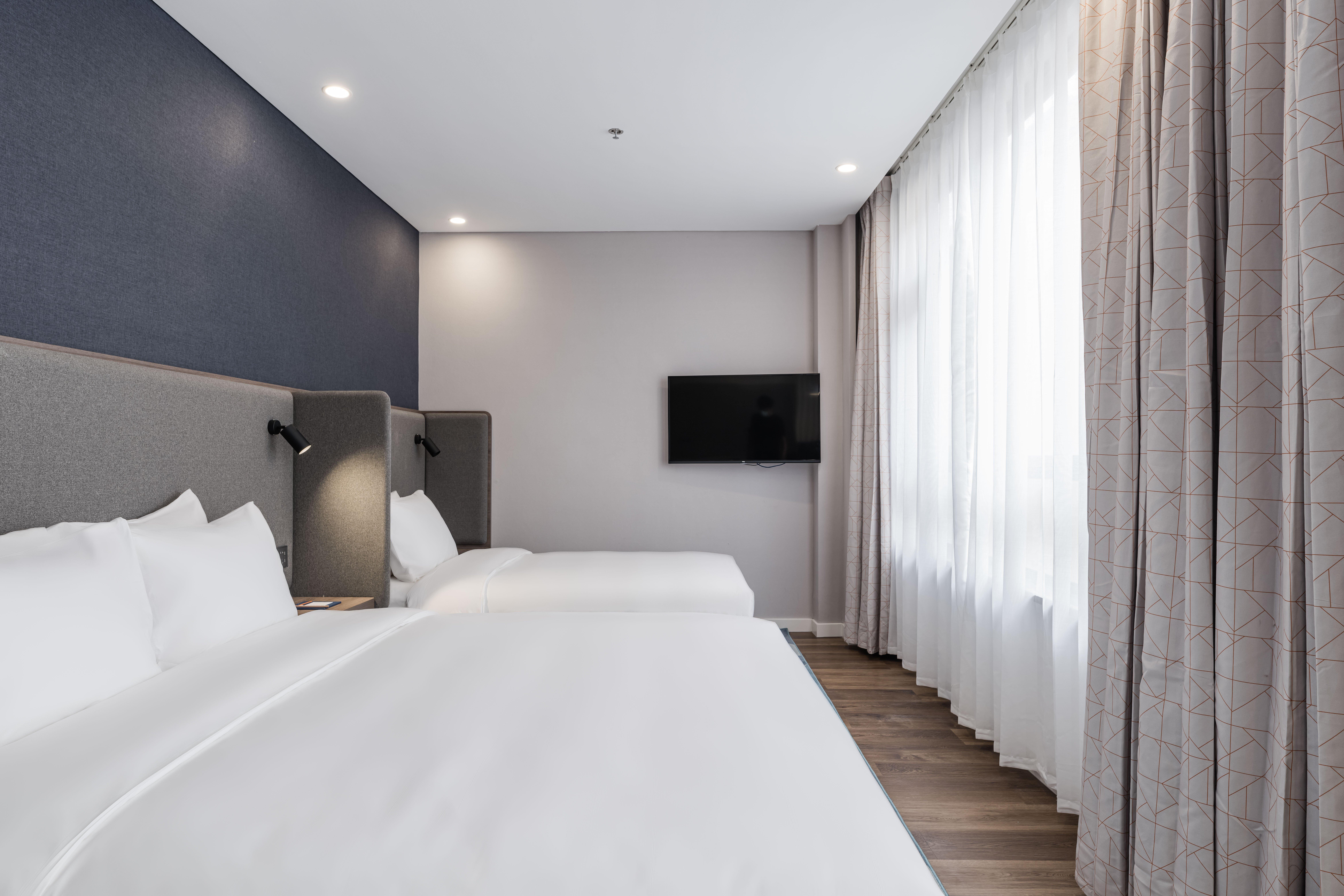 Suite, Single, 1 King and 1 Single Beds، Holiday Inn Express Shanghai Pudong Chuansha 2/5