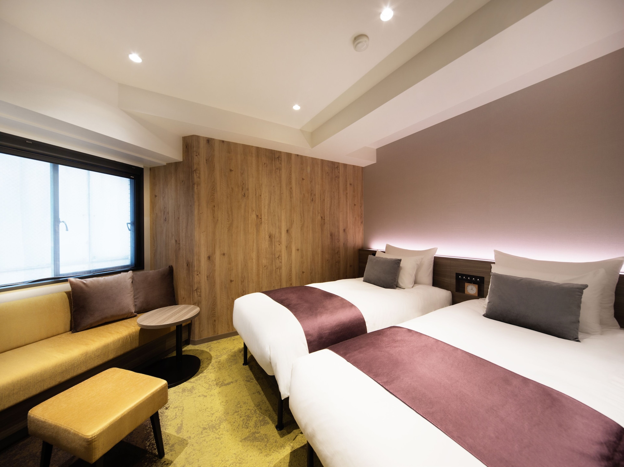 ROOM, TWIN BEDS
