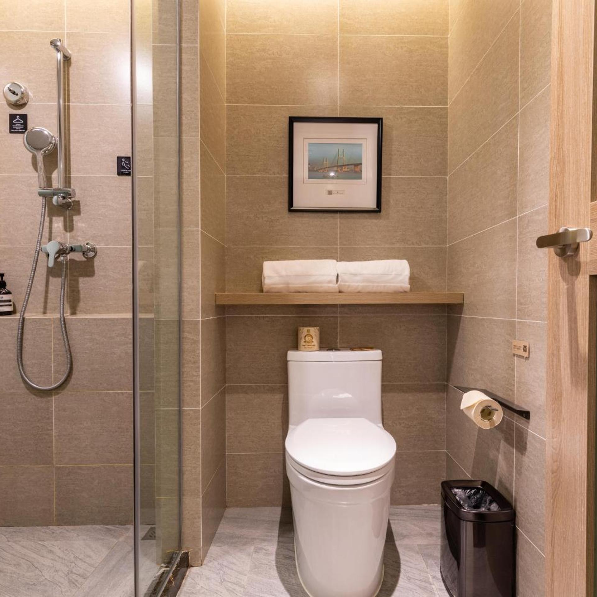 Atour Hotel Wuhan Changqing Road 65/74