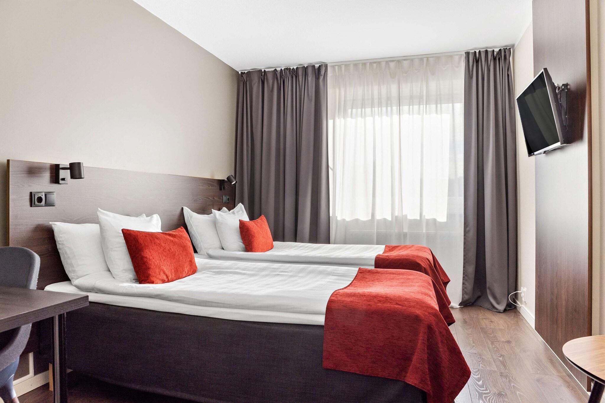 Family, Queen Bed