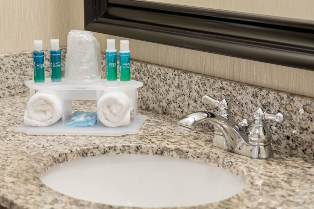 Holiday Inn Express Neptune 32/80