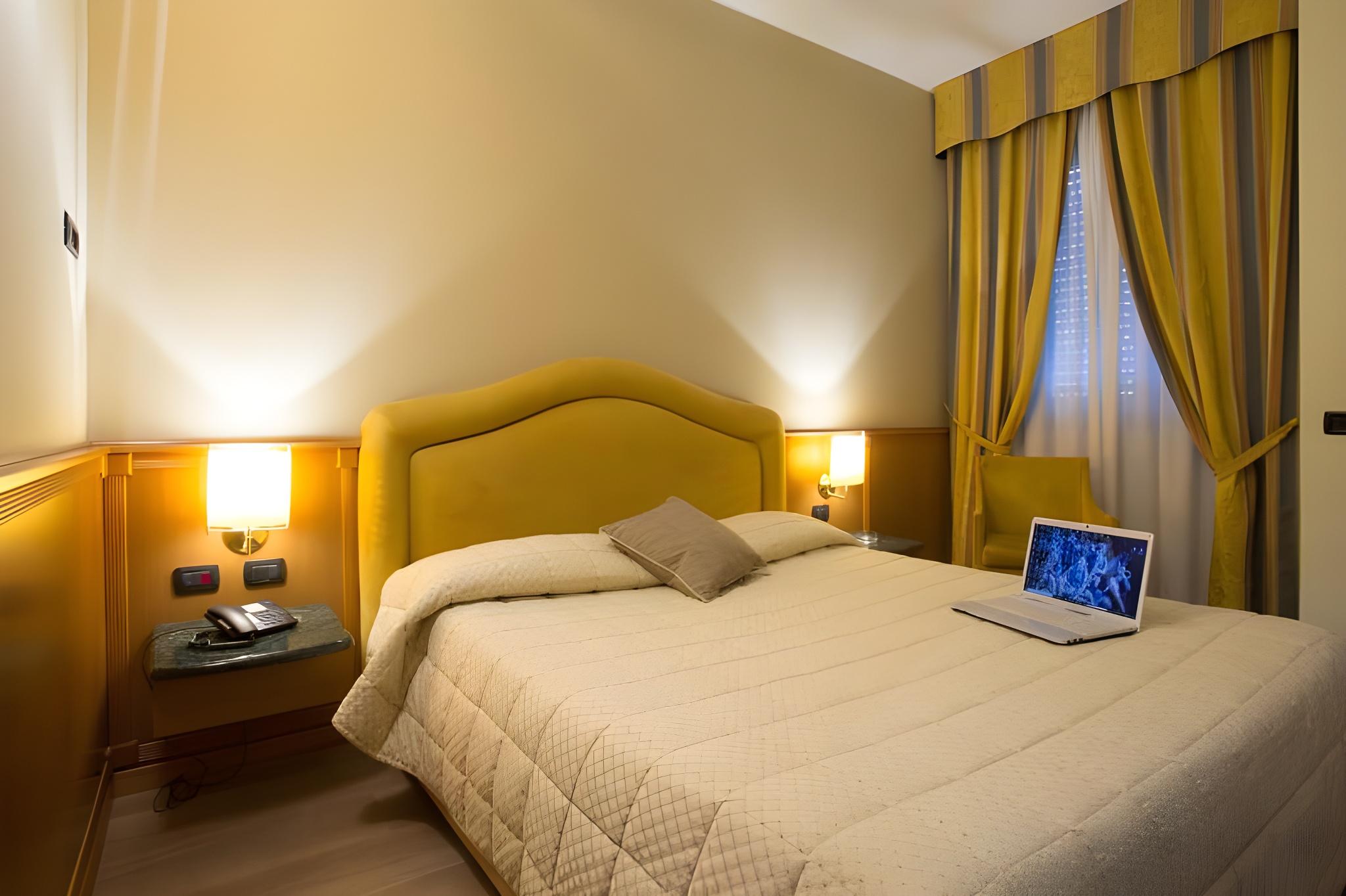 ROOM, TRIPLE