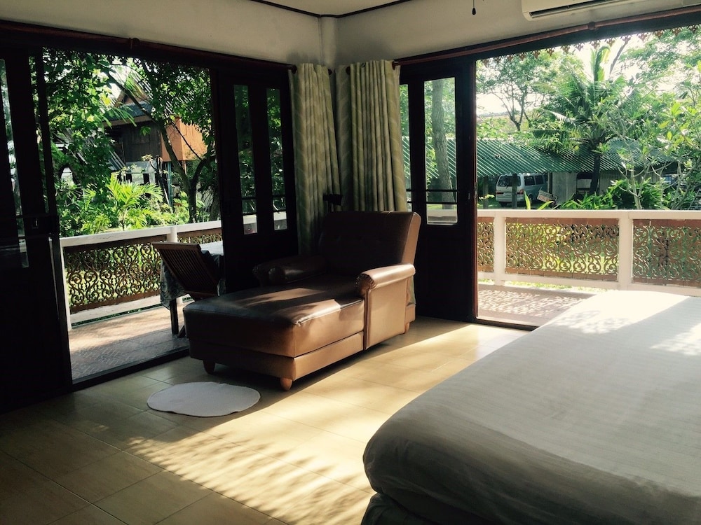 Ruen Thai Rim Haad 17/53