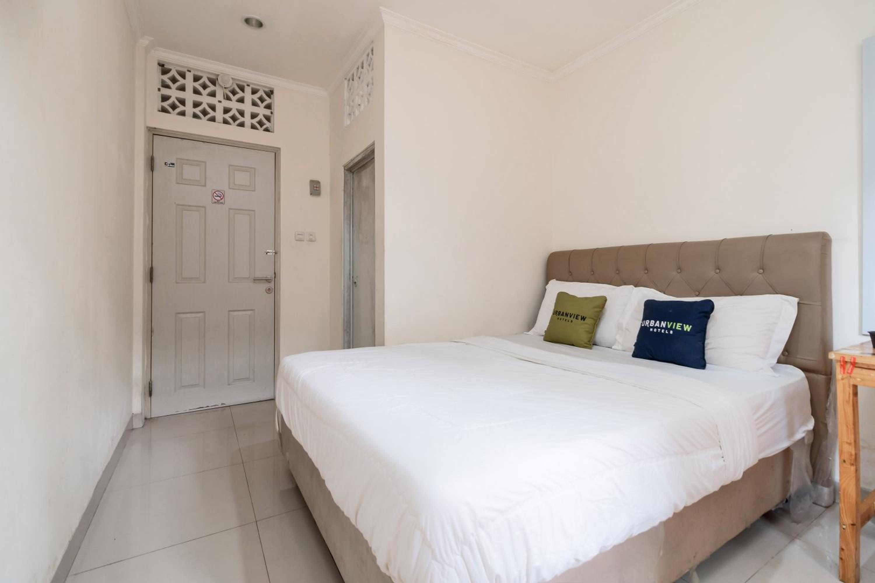 Reddoorz Plus Near Upn Veteran Jakarta 13/50