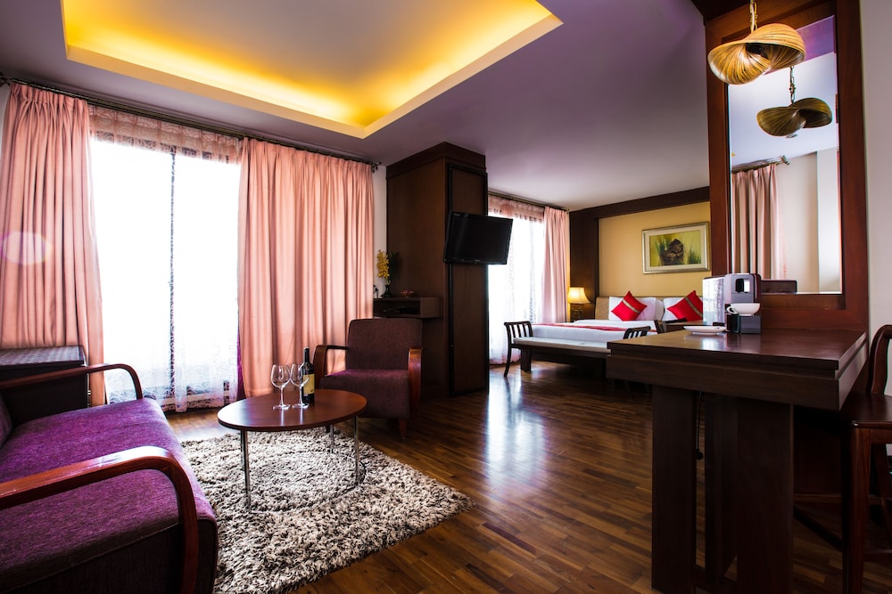 Salana Bouqitue Hotel 28/37