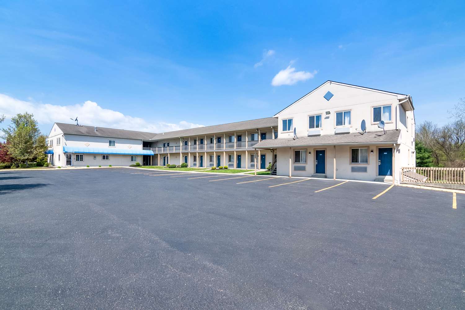 Econo Lodge Bethel CT 14/16