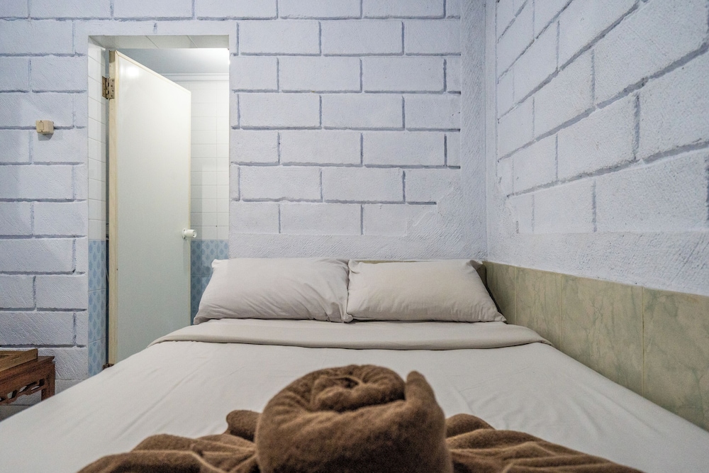 VILARISI HOTEL 34/57