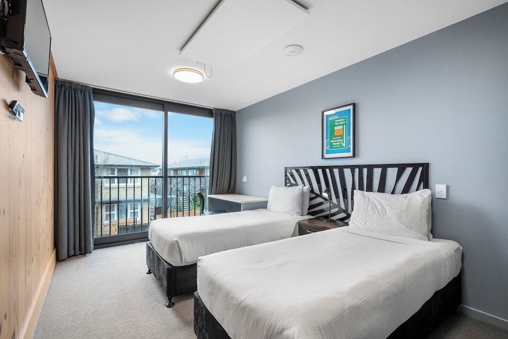 Lodge, Twin Beds, Shared Bathroom