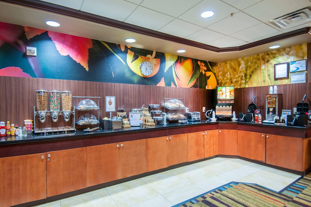 Fairfield Inn And Suites San Antonio North Stone Oak 32/43