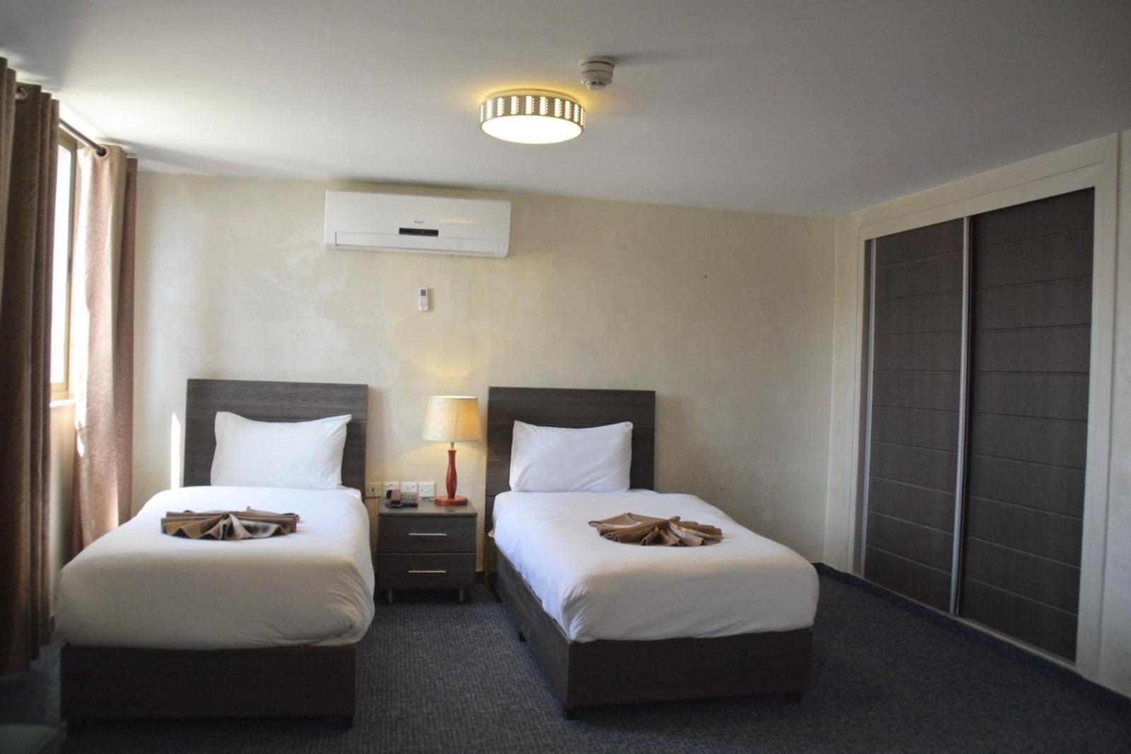 Olive Hotel 12/58