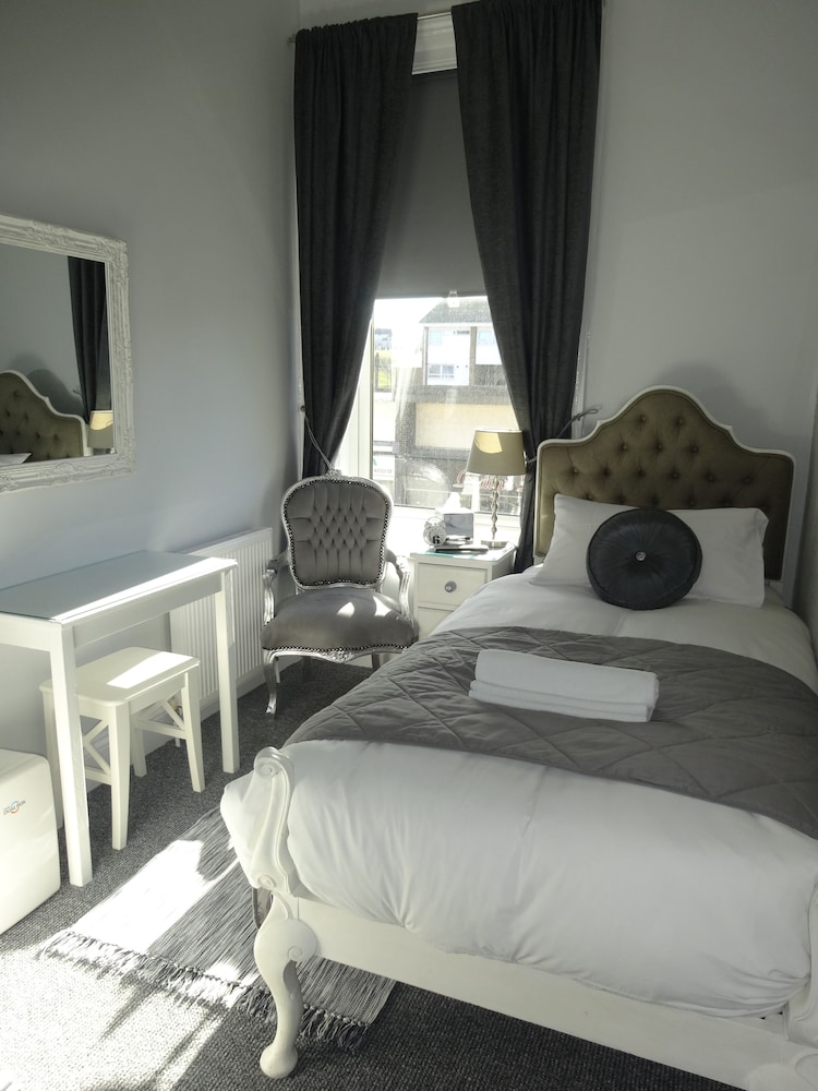 Elmswood Guest House 6/48