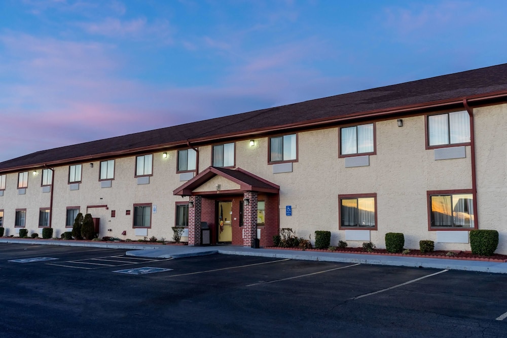 Super 8 by Wyndham Campbellsville KY 1/20