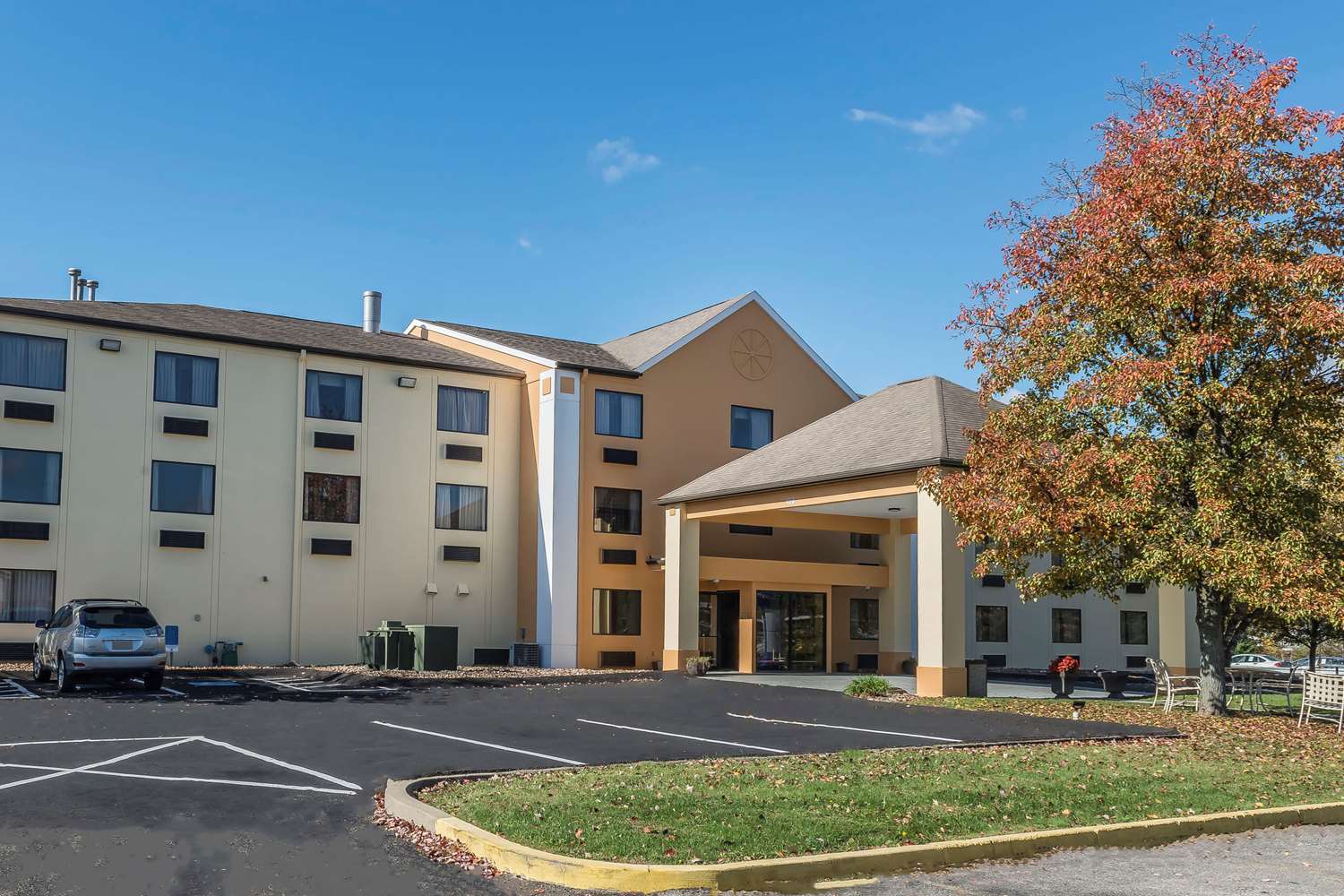 Quality Inn & Suites Pittsburgh Harmarville 14/17