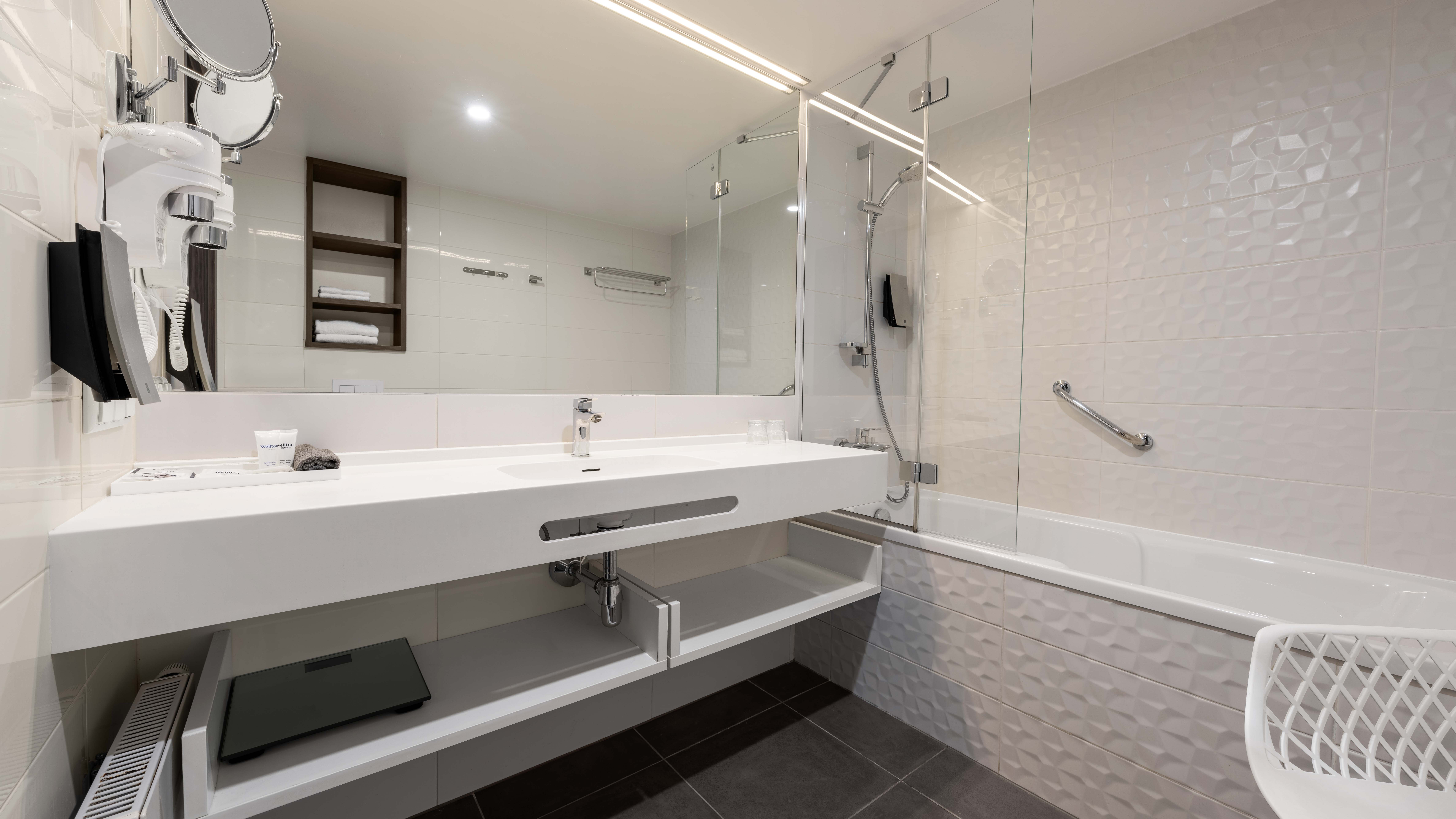 RIVERSIDE DELUXE ROOM No Spa Access, Wellton Riverside SPA Hotel 4/4
