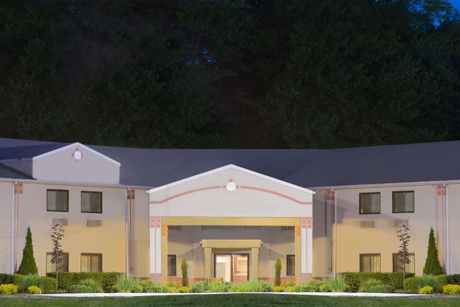 Spark by Hilton Grove City Mercer 1/33