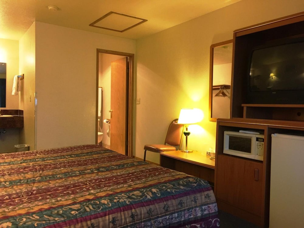 Milwaukie Inn Portland South 8/55