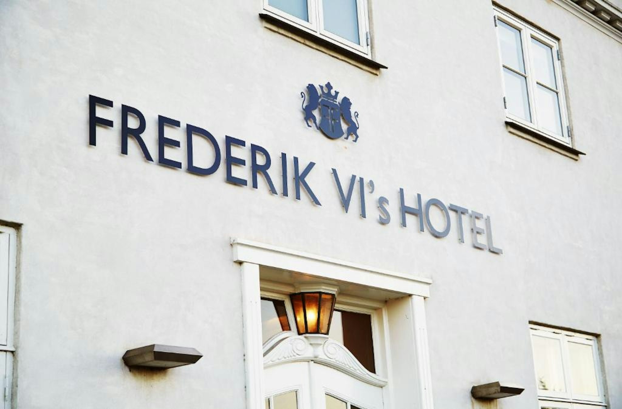 Frederik Vi S Hotel 1/18