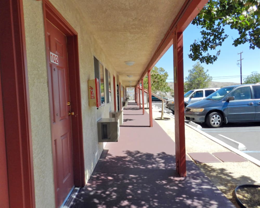 High Desert Motel Joshua Tree National Park 9/40