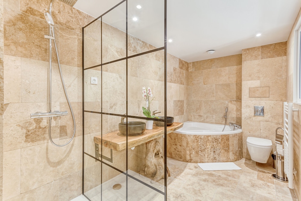 DOMAINE DE LA NERTHE- HOTEL PROVENCE MEDITERRANEE 49/50