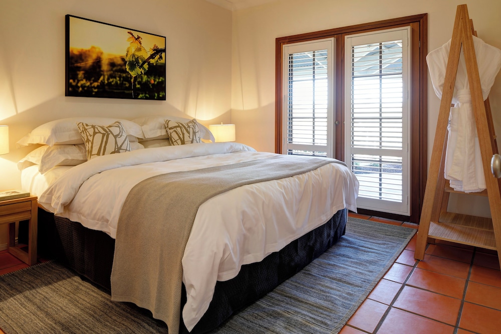 Deluxe, House, 4 King Beds, Courtyard View, Kitchen
