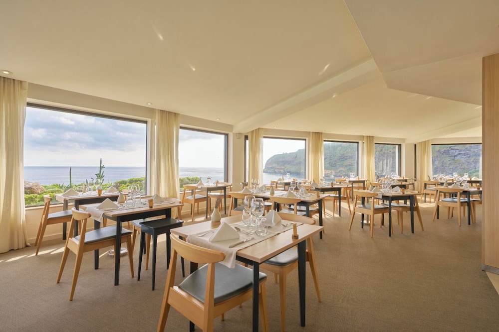 Caloura Hotel Resort 36/50