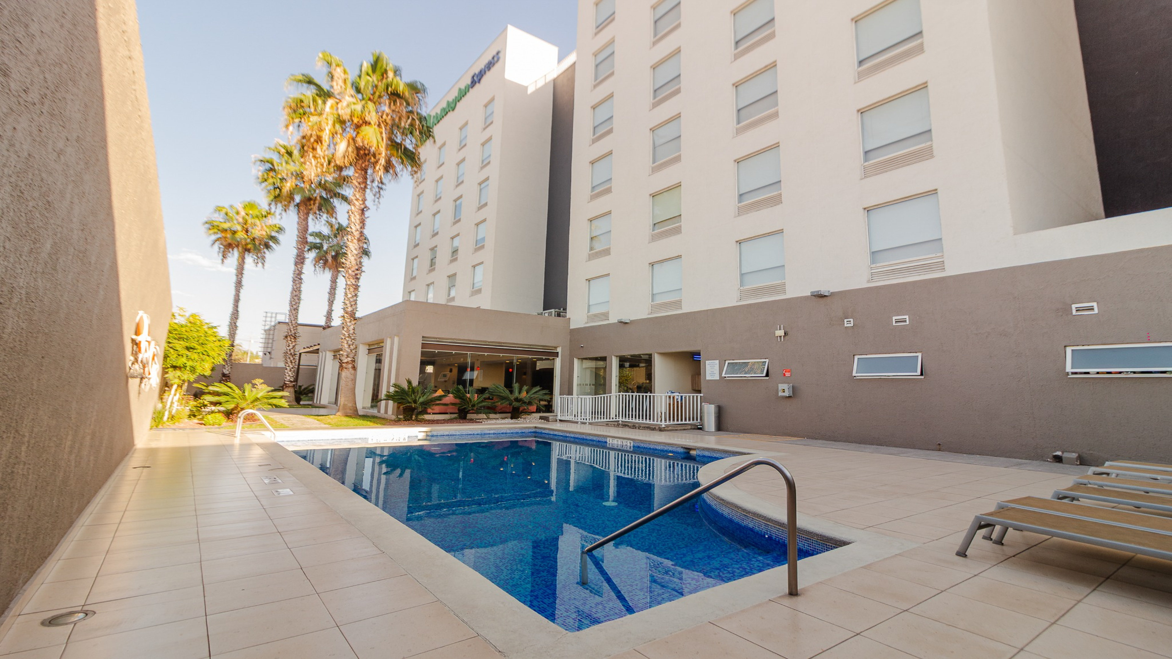 Holiday Inn Express Guadalajara Aeropuerto an IHG Hotel 15/58