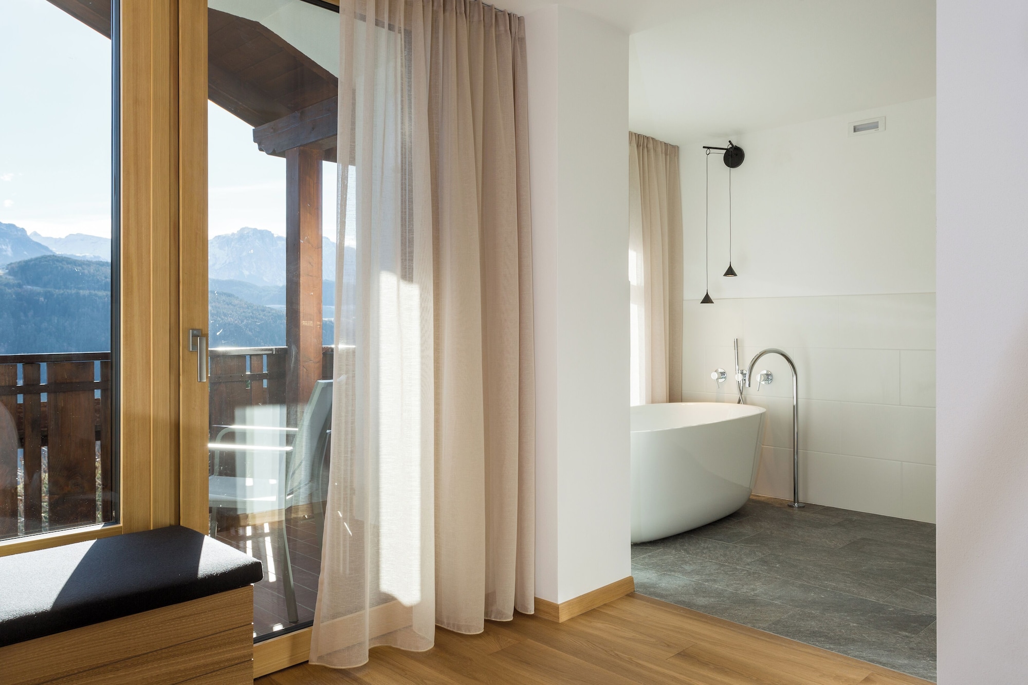 1 Bedroom, Deluxe, Suite, Queen Bed, Mountain View, Sauna، Granpanorama Hotel StephansHof 10/10
