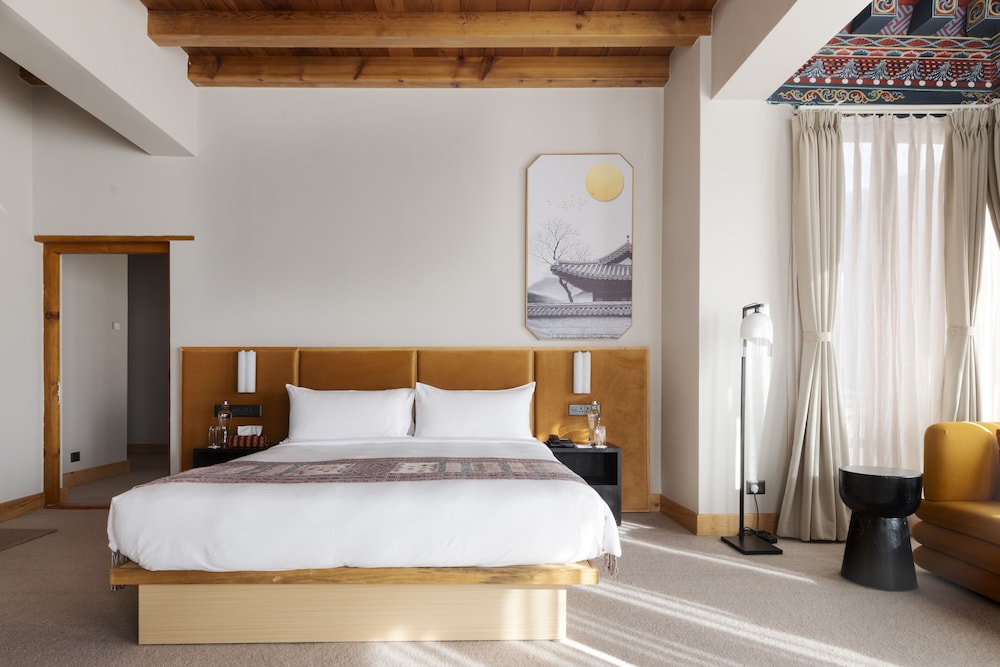 1 BEDROOM, SUITE