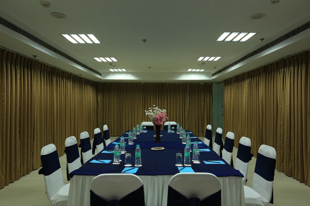 Hyphen Business Hotel 41/50