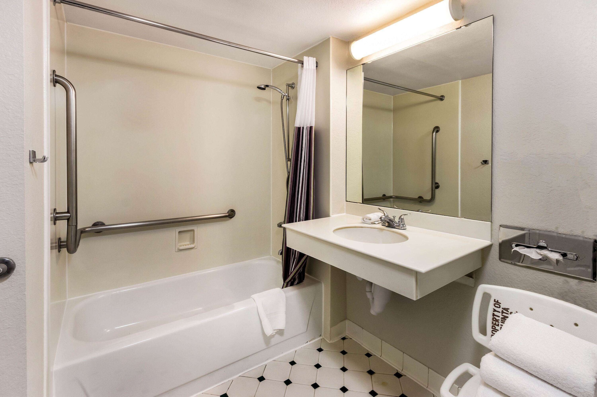 غرفة بسرير كينج لذوي الإعاقة، La Quinta Inn by Wyndham Albuquerque Northeast 3/3