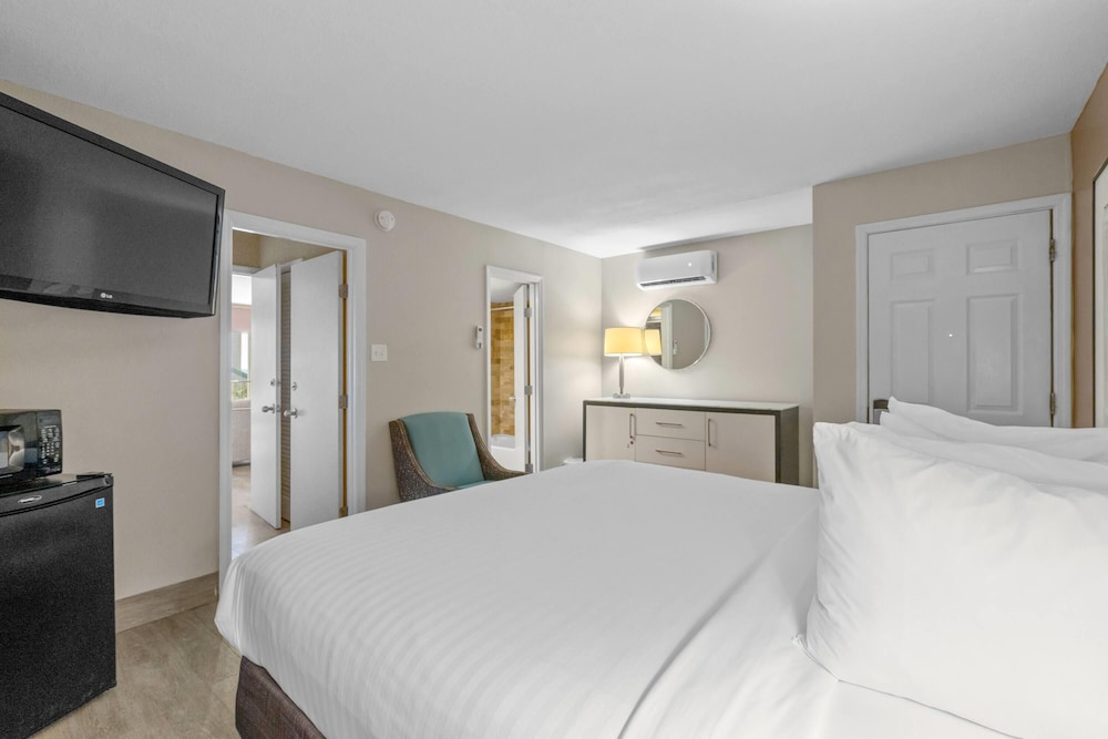 2 Bedrooms, Presidential, Suite, 2 King Beds, Street View
