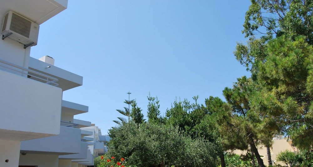 Blue Nest Hotel in Tingaki