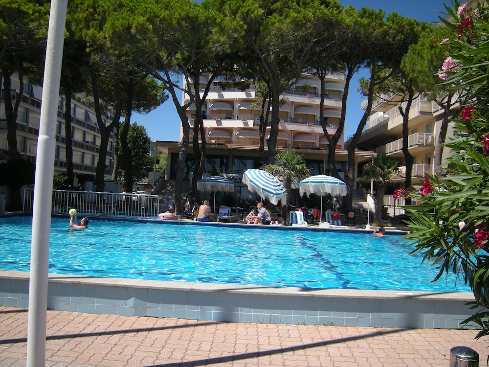 Ambasciatori Palace 23/29
