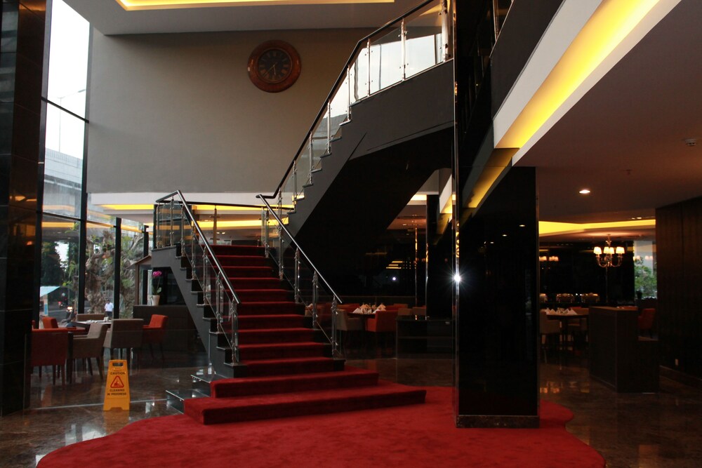 Amaroossa Cosmo Jakarta 42/50