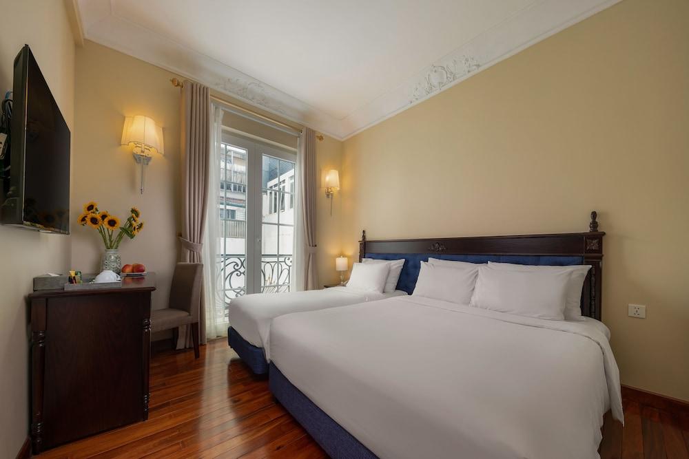 Family, Triple, 2 Double Beds 3/3