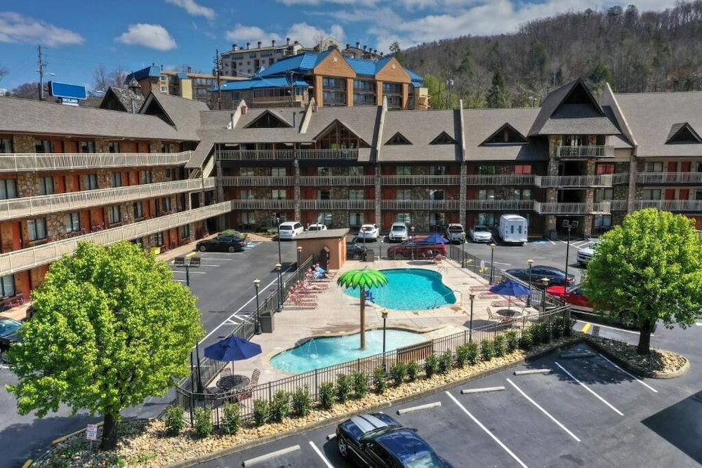 Crossroads Inn & Suites 9/68