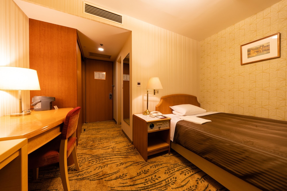 غرفة صغيرة بسرير مزدوج بإطلالة على المدينة للمدخنين، Hotel Okura Niigata 2/4