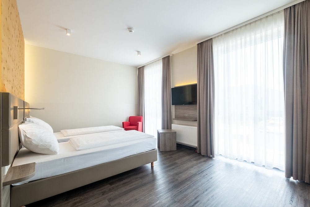 Amaro Budget Plus Hotel 11/50