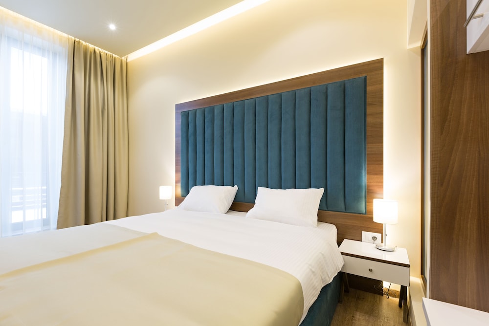 ECONOMY, DOUBLE OR TWIN BED