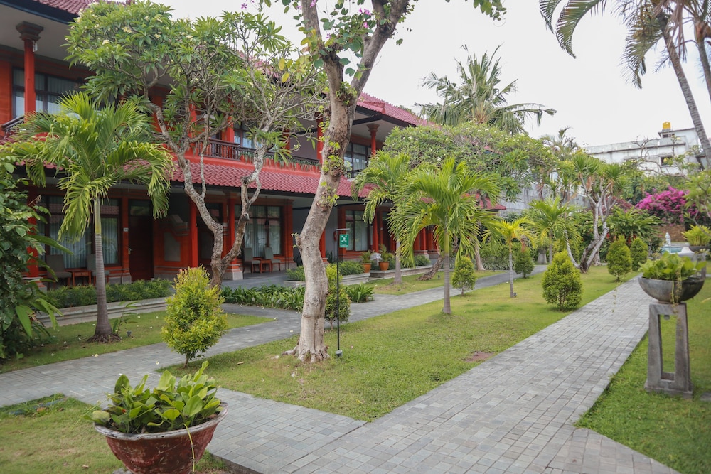 The Cakra Hotel 33/42